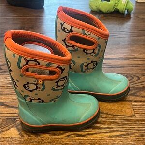 Bogs Kids Penguin Print Boots - Orange and Teal